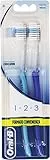 Oral-B Spazzolino Denti Manuale, Manico Ergonomico, Massimo Comfort e Controllo, Raggiunge le Aree più difficili, Pulizia Efficace, Spazzolino Setole Medie, Formato 2 pezzi, Blue e Celeste