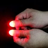 Jorzer Lampada da Barretta a LED, Trick Magic Trick, 2pcs Accendi Le Dita Lampeggianti, Punte del Pollice per Le Dita del Trucco Magico Che Appaiono Luce, Strumento di Scherzo Finto Finto