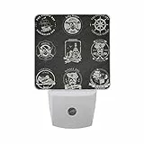 Pirate Emblems Blackboard Chalk Set Plug-in LED Night Light con sensore automatico Smart Night-to-Dawn notte decorativa per camera da letto, cameretta, bagno, cucina, corridoio, scale, spina UK, 2PC'