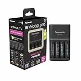 Panasonic eneloop Caricabatterie SmartPlus, per 1-4 batterie AA/AAA Ni-MH, con 4 indicatori LED e 10 funzioni di sicurezza include 4 batterie eneloop AA/Mignon, min. 2500 mAh