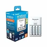 Panasonic eneloop Caricabatterie Smart, per 1-4 batterie AA/AAA Ni-MH, con 4 indicatori LED e 7 funzioni di sicurezza, include 4 batterie AA/Mignon con capacità aumentata a min. 2000 mAh