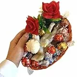 Lindt Lindor Regalo Natale - Cesto Vimini + 200gr Lindt Assortiti + Statua In Resina Angelo Con Libro - Confezione Regalo(Angelo lettore16x8x6cm)