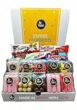 Cesti con Cioccolatini e Caramelle. Selezione di dolcetti, gusto Banana, Confezioni Regalo originale e ideale: compleanno.1000gr. 23x32x5cm