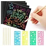 50 Pezzi Scratch Art Bambini Fogli Neri da Grattare Bambini per Disegno Bambini Adulti Art and Craft Sets Regalo con 4 Stencil Bambini e 5 Stilo In Legno | 8.5 * 8.5cm
