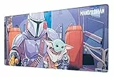 Grupo Erik - Tappetino per mouse da gioco XXL Star Wars, The Mandalorian, Baby Yoda con base in gomma antiscivolo e con rifiniture di alta qualitá, 80x35 cm, 100% waterproof