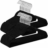 SONGMICS Grucce Vellutate, Set di 50 Grucce Antiscivolo, Spessore di 0,6 cm, Salvaspazio, con Gancio Girevole a 360°, 43,5 cm, per Cappotti, Giacche, Camicie, Gonne, e Pantaloni, Nero CRF50B