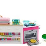 Barbie FRH73 Cucina da Sogno con Bambola, 5 Aree di Gioco