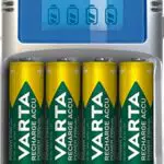 Varta Caricabatterie LCD per AA/AAA con 4 Batterie AA 2600 mAh