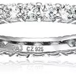 Amazon Essentials Anello a Fascia in Argento Sterling Placcato Platino con Zirconia cubica Taglio Rotondo isura 8