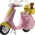 Barbie Scooter e Cagnolinooto con Cucciolo e Casco, Bambola non Inclusa