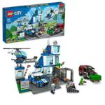 LEGO 60316 City Police Stazione di Polizia, con Elicottero Giocattolo e Camion della Spazzatura