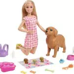 Barbie Playset Cuccioli Appena Nati - Playset con Bambola e Cane che Partorisce - 3 Cuccioli e Accessori