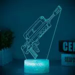 Lampada 3D a LED, in cristallo e acrilico a forma di fucile Famas