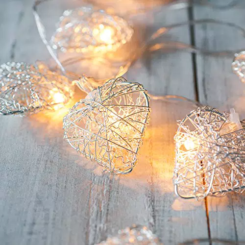 Lights4fun Catena Luminosa Decorativa di 20 Cuori in Maglia Metallica e LED Bianco Caldo con Presa di Corrente per Interni