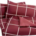 Amazon Basics - Set copripiumino in microfibra, 230 x 220 cmotivo a scacchi bordeaux