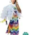Barbie- Extra Bambola Castana con Vestito Arcobaleno e Giacca Azzurra