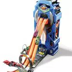 Hot Wheels Mega Garage con Pista a 2 Corsie, può Contenere di 35 Macchinine