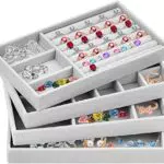 Set di 4 Vassoi per gioielli impilabile, velluto grigio