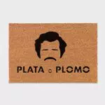 Missborderlike, zerbino con scritta “Plata o Plomo”