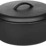 Amazon Basics - Casseruola in ghisa pretrattata con doppi manici