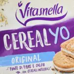 Vitasnella Cereal Yo Original - Snack con farcitura allo yogurt tra due biscotti ai cereali integrali