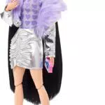 Barbie Extra con Giacca Metallizzata e Gonna Coordinata