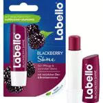 Labello Blackberry Shine in confezione da 1, matita per la cura delle labbra con delicata lucentezza rossa e pigmenti brillanti