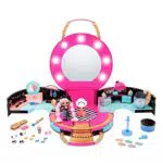 LOL Surprise Hair Salon Set di Gioco con Mini Fashion Doll Esclusiva - 50 Sorprese con Accessori - Per Bambini dai 6 Anni in Su