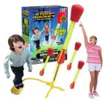 Il lanciarazzi originale Stomp Rocket Ultra, 4 razzi e lanciarazzi ad aria giocattolo - Regalo stelo per razzo all'aperto per ragazzi e ragazze dai 5 anni in su - Ottimo per giochi all'aperto