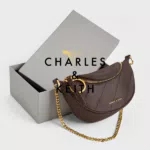 Scopri la sezione Outlet di Charles & Keith: abbellisci il tuo guardaroba con i pezzi chiave delle ultime vendite di moda online.