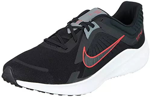NIKE Quest 5, Sneaker Uomo, Black/University Red-Smoke Grey