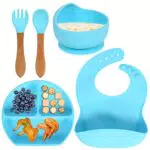 SLFYEE 5PCS Set Piatto Bambini Piatto con Ventosa per Bambini in Silicone Set Pappa Svezzamento Bambini con Bavaglino Regolabile e Cucchiaio Forchetta Silicone Senza BPA（Blu）