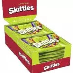 Skittles Crazy Sours, Caramelle Americane Rotonde Colorate alla Frutta dal Gusto Aspro