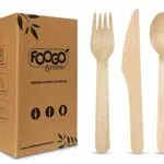 Set di posate in legno biodegradabili e compostabili per picnic e feste eco-friendly.