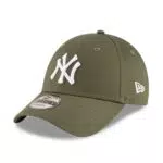 Certo, ecco il titolo ottimizzato per la SEO: Cappellino regolabile New Era York Yankees 9forty League Essentials