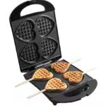 Bestron Waffle Maker a forma di cuore con antiaderente e indicatore luminoso