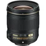 Nikon AF-S Nikkor 28mm f/1.8 G con Paraluce HB-64 e Custodia CL-0915