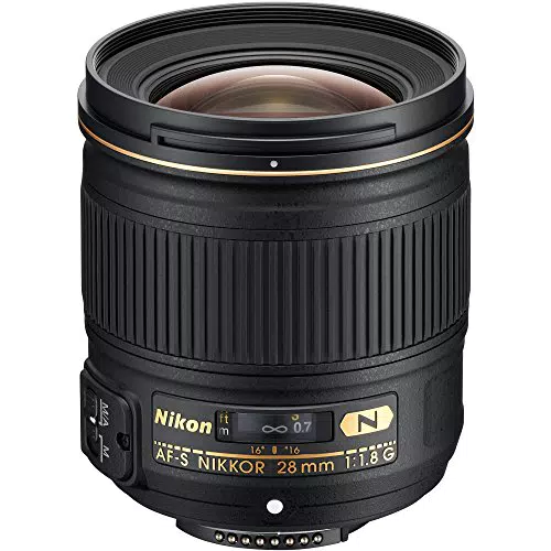 Nikon AF-S Nikkor 28mm f/1.8 G con Paraluce HB-64 e Custodia CL-0915
