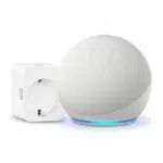 Echo Dot, Bianco ghiaccio + WiZ Presa intelligente, compatibile con Alexa - Kit di base per Casa Intelligente