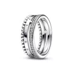 Pandora Anello Signature con logo in argento Sterling e zirconia cubica