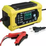 Caricabatterie Auto Intelligente 12V 6A con Schermo LCD e Protezioni Multiple