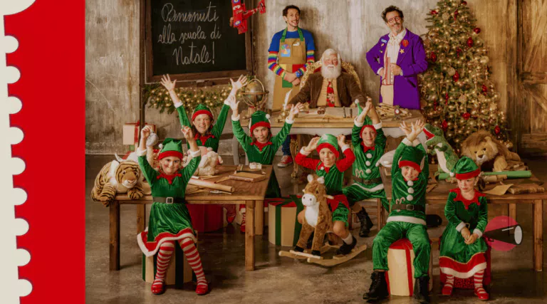 Diventa un Elfo di Babbo Natale con Toys Center: ricevi le spille e il passaporta ufficiale!