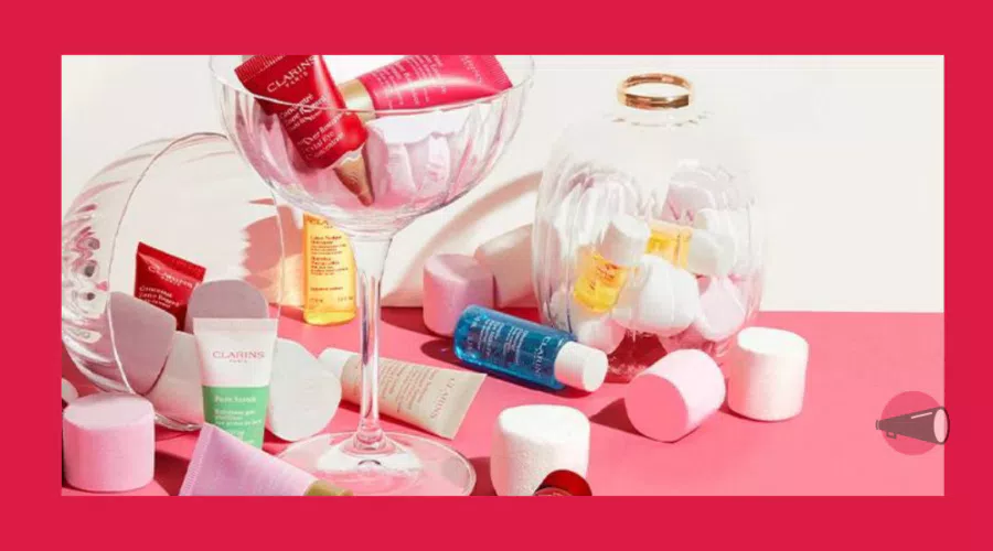 Clarins ti regala doppi campioni con ogni ordine, solo per pochi giorni.