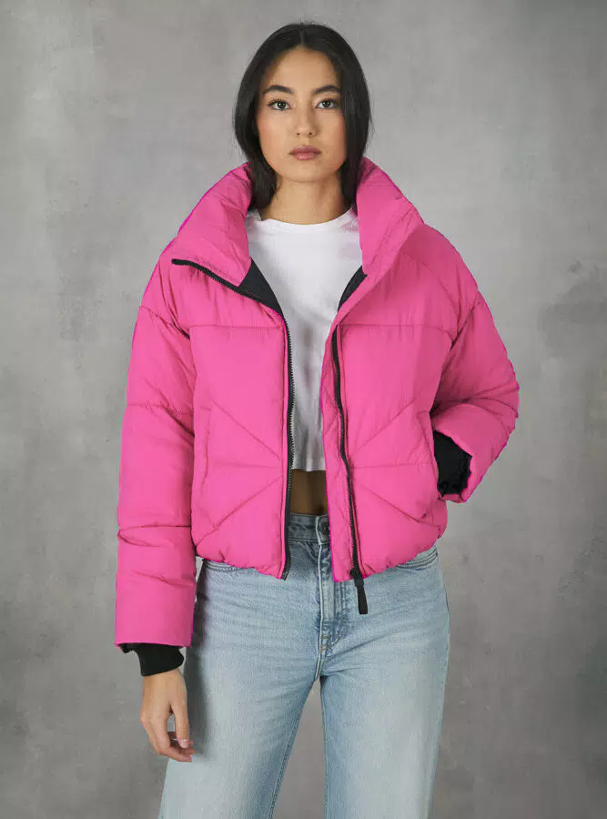 Giubbotto bomber cropped con imbottitura riciclata, vari colori, in offerta (67%)