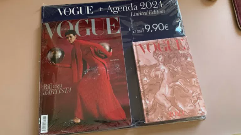 Vogue di dicembre + Agenda 2024 a €9,90
