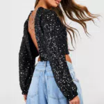 TOP A MANICHE LUNGHE CON PAILLETTES E CATENE SUL RETRO