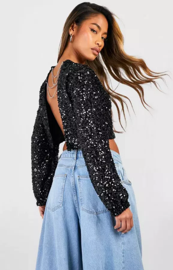 TOP A MANICHE LUNGHE CON PAILLETTES E CATENE SUL RETRO