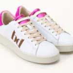 Sneakers con linguetta posteriore a contrasto