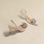 Scarpa col tacco slingback trasparente